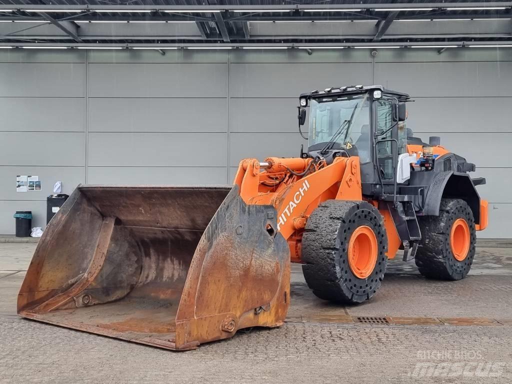 Hitachi ZW 250 Колесни товарачи