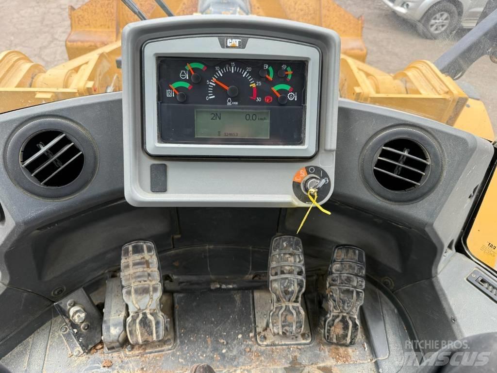 CAT 972 M Колесни товарачи