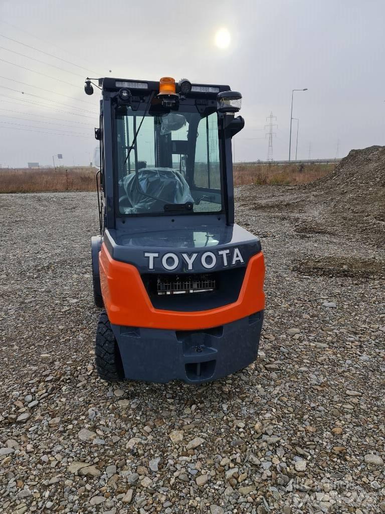 Toyota Tonero Ретрак/ Високоповдигач с изместване на вилката напред