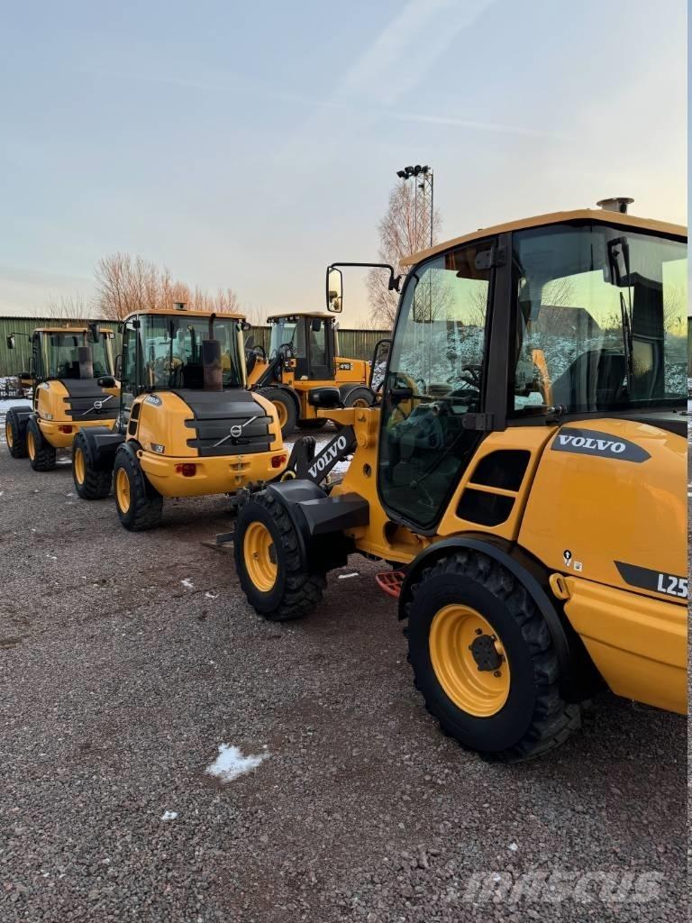 Volvo L 25 F Колесни товарачи
