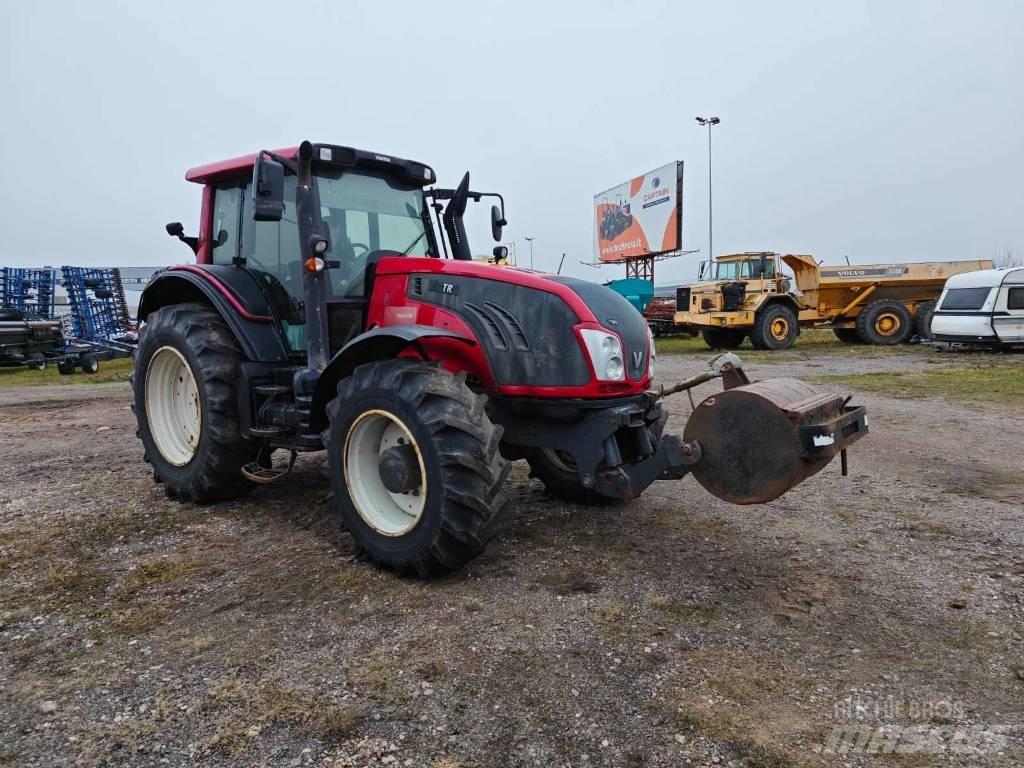 Valtra T 193 Трактори