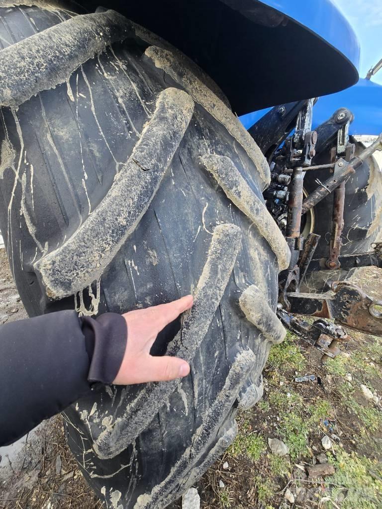 New Holland T 8030 Трактори