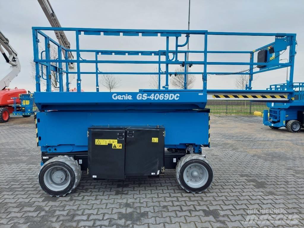 Genie GS 4069 DC Ножични работни платформи