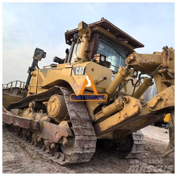 CAT D8T bulldozers Верижни булдозери
