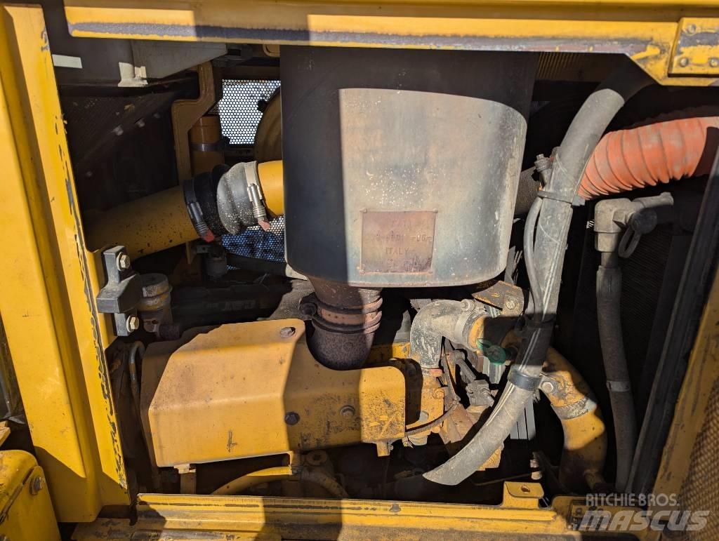 CAT D 6 T LGP Верижни булдозери
