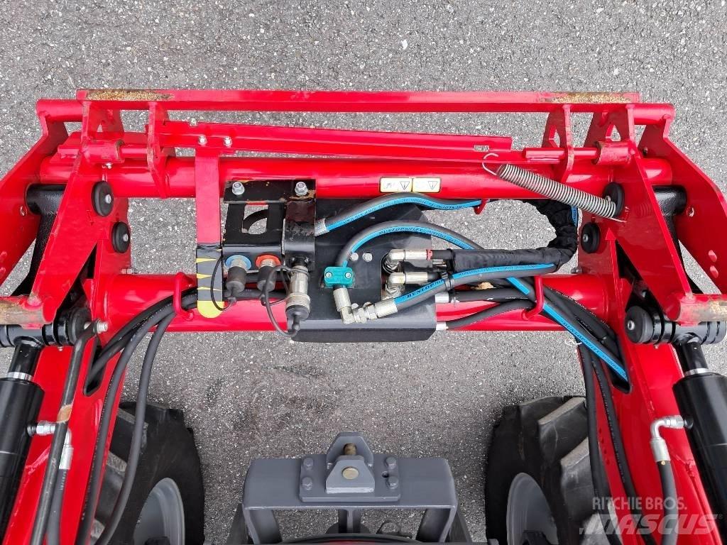 Massey Ferguson 4707 Трактори
