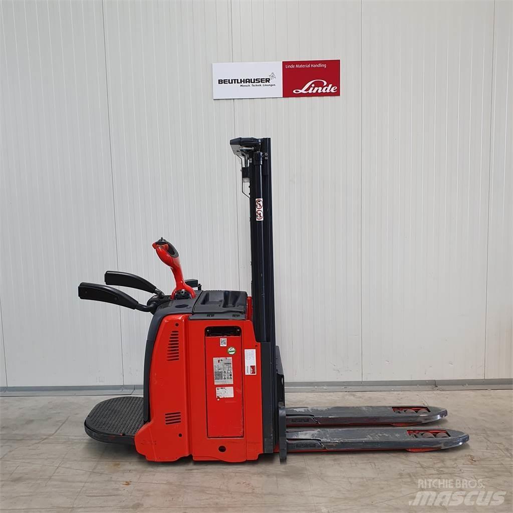 Linde D12AP Колички високоповдигачи с теглич
