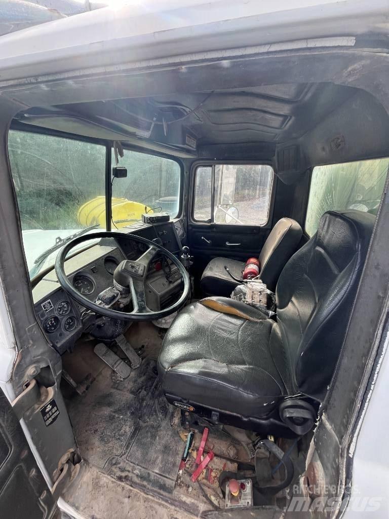 Mack RD 688 Цистерни за вода
