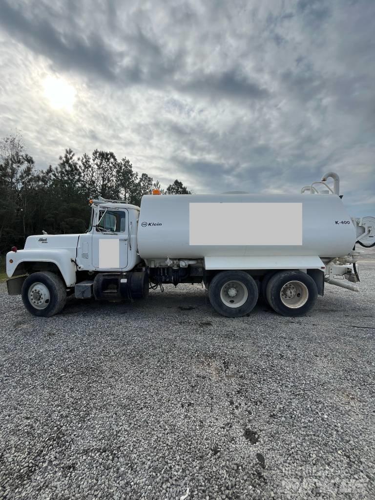 Mack RD 688 Цистерни за вода
