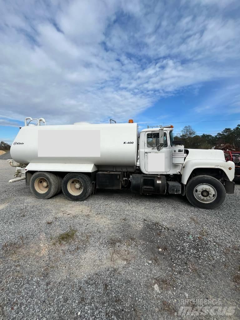 Mack RD 688 Цистерни за вода
