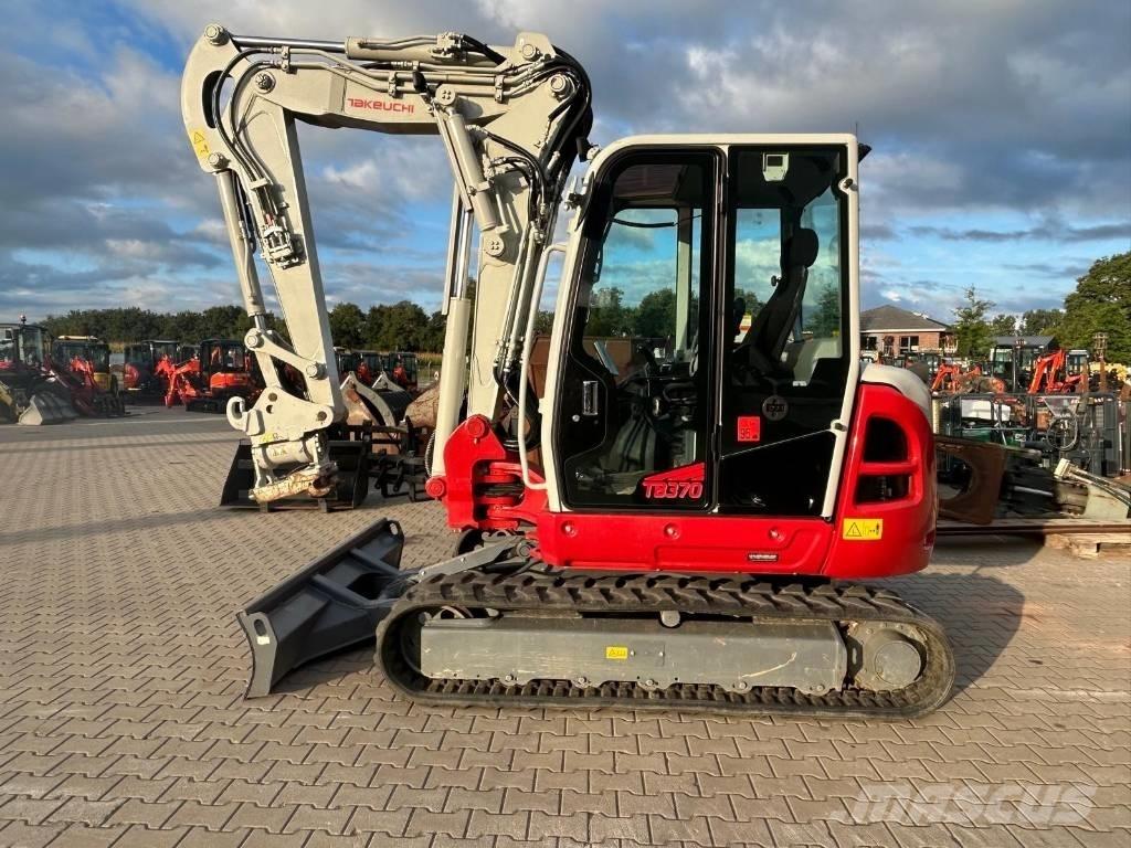 Takeuchi TB 370 V4 Средни екскаватори 7т - 12т