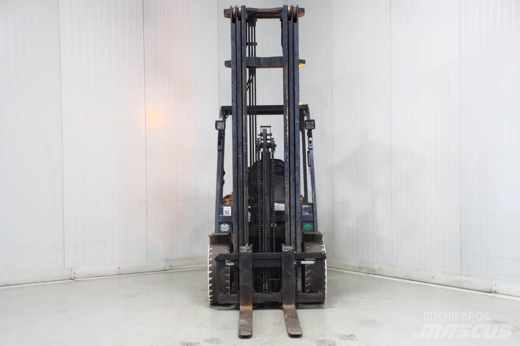 TCM FG30T3 Камиони с АГУ