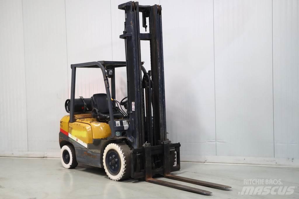 TCM FG30T3 Камиони с АГУ