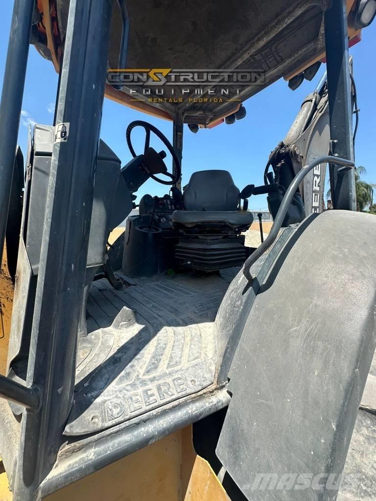 DEERE 410J Товарач със заден ексватор