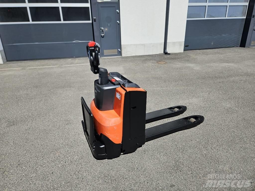 Toyota LWE 200 Транспалетни колички с платформи