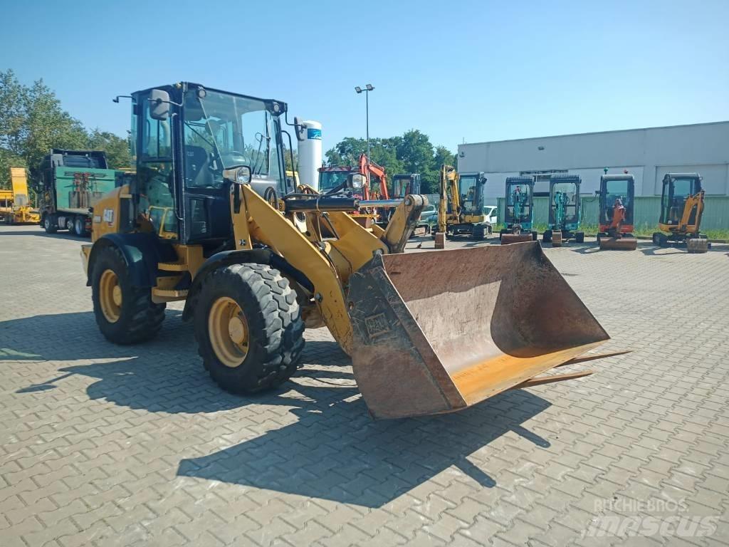 CAT 908 M Колесни товарачи