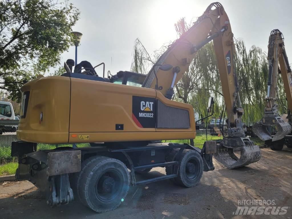 CAT mh3022 Колесни екскаватори