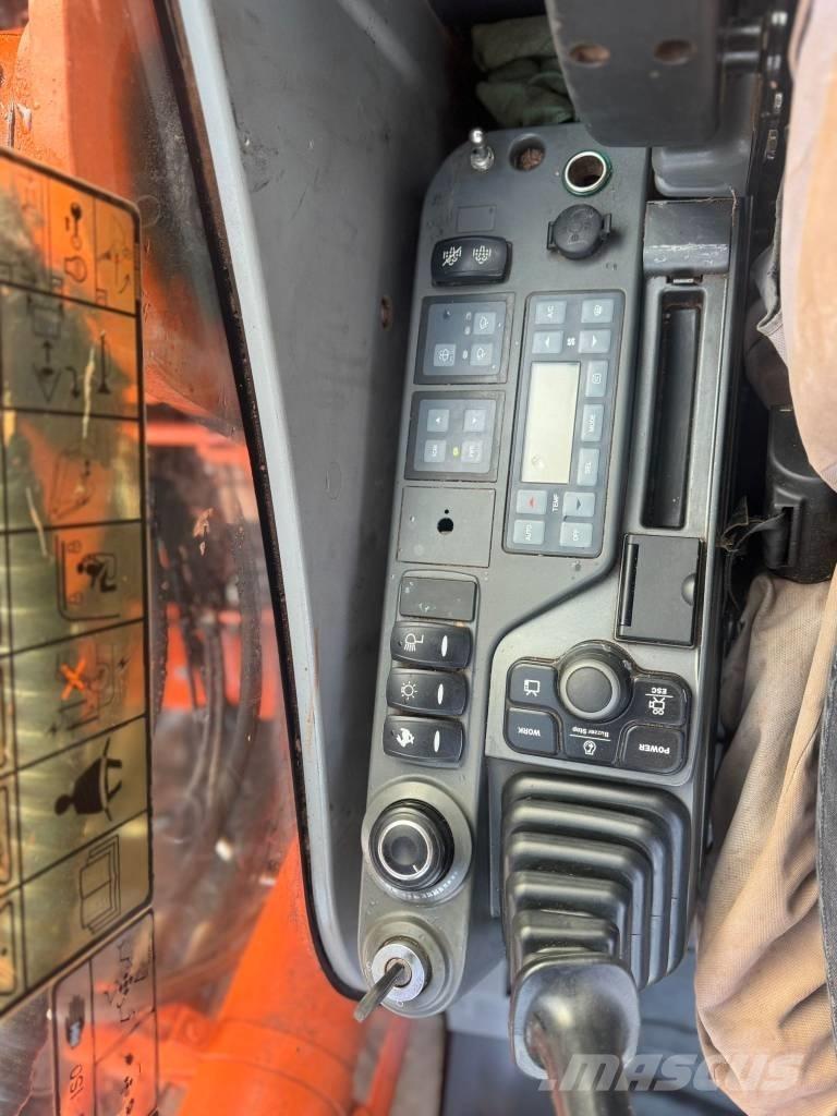 Doosan DX 225 LC Верижен екскаватор