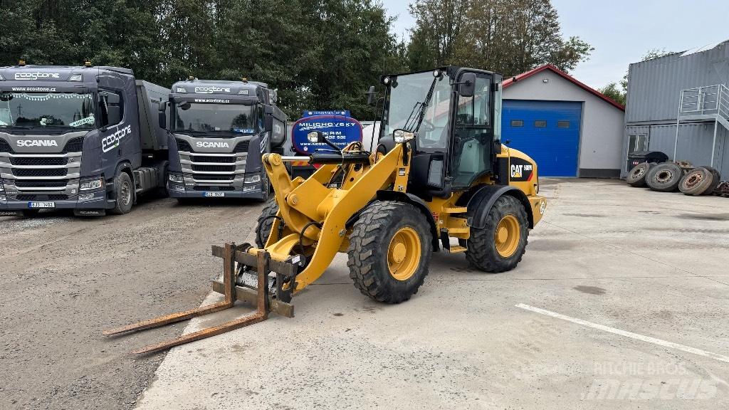 CAT 908 Колесни товарачи