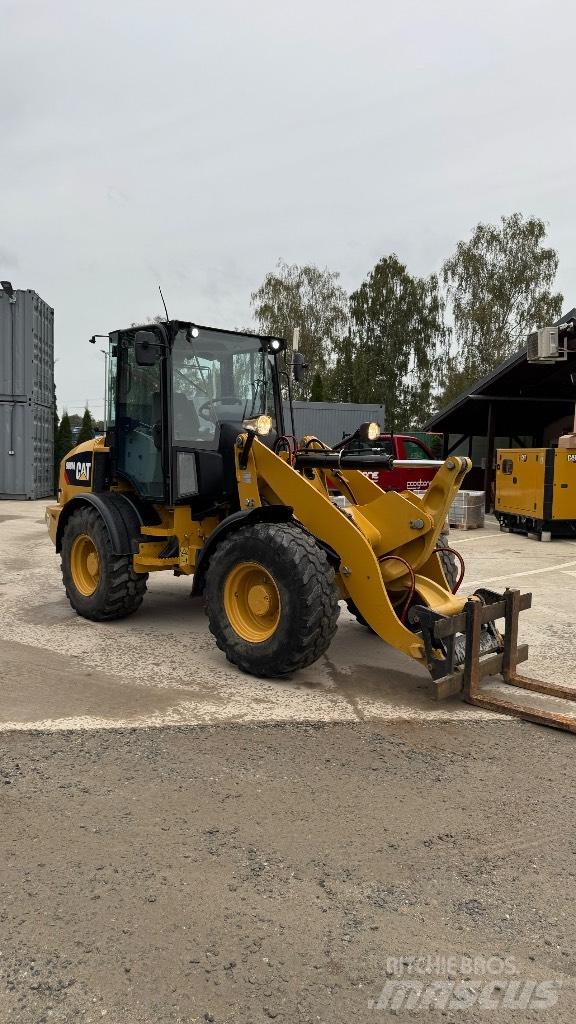 CAT 908 Колесни товарачи