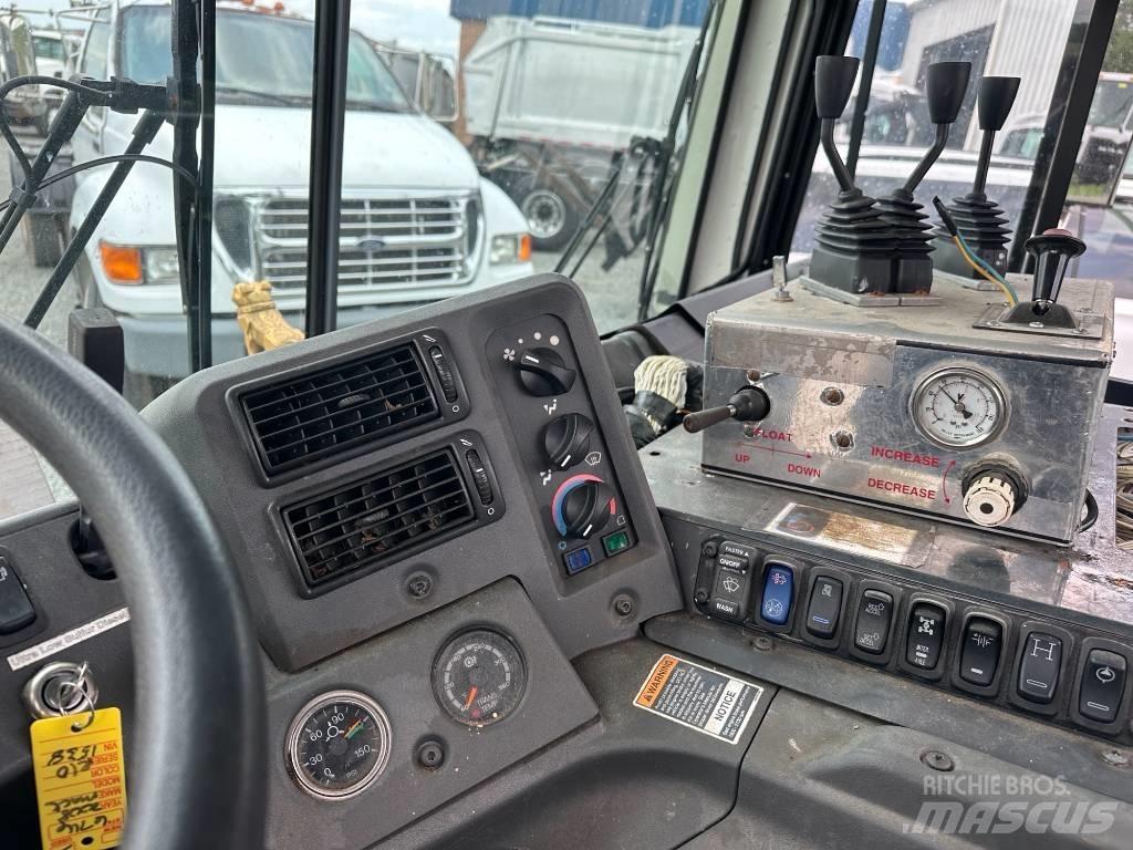 Mack MRU613 Камиони за отпадъци
