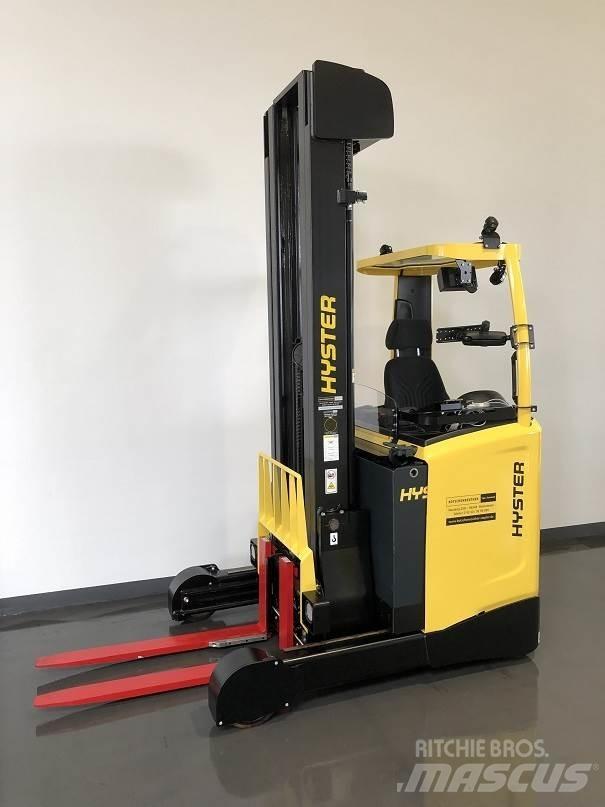 Hyster R1.6 Ретрак/ Високоповдигач с изместване на вилката напред