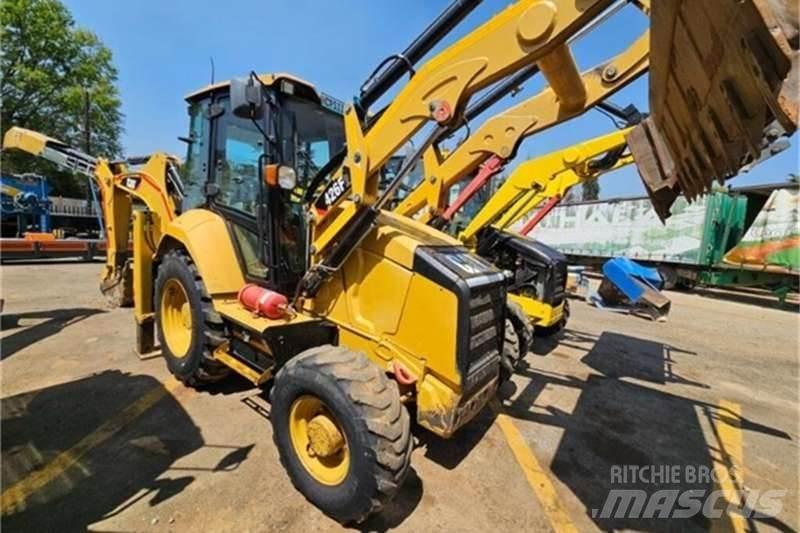 CAT 426F2 TLB Товарач със заден ексватор