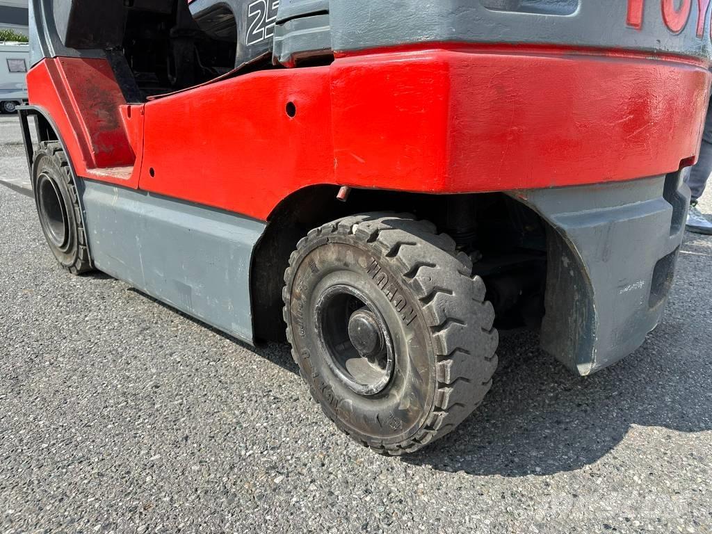 Toyota 7 FB 25 Електрически вилични кари-повдигачи