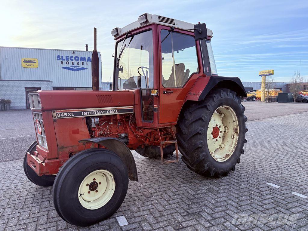 CASE IH 845 XL Трактори