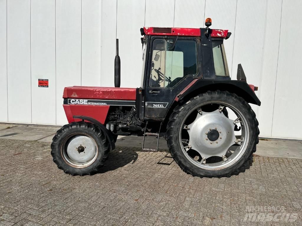 Case IH 745XL Трактори