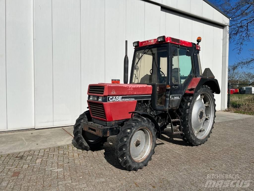 Case IH 745XL Трактори