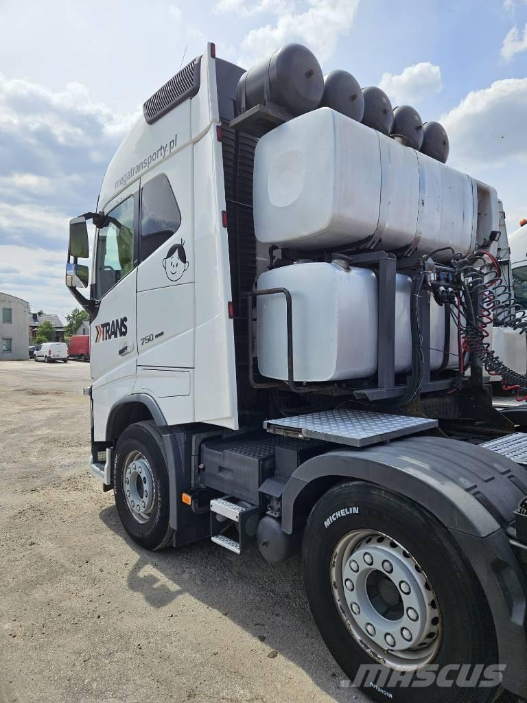Volvo FH16 750KM 8x4 Влекачи