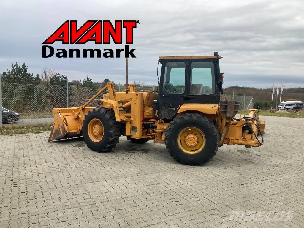 Hydrema 806 Товарач със заден ексватор