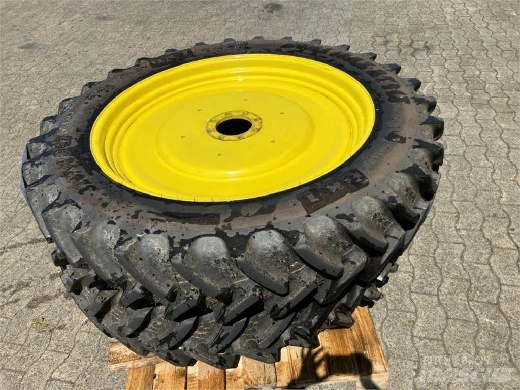 BKT 320/90R42 Колелета/Гуми