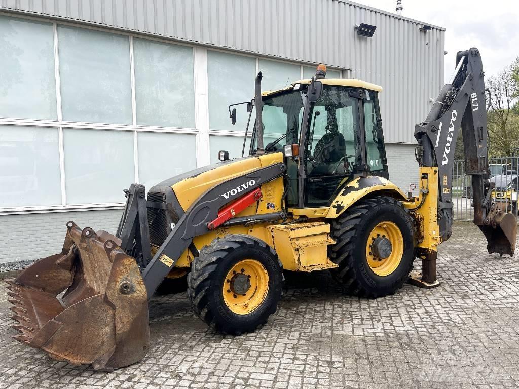 Volvo BL71 Товарач със заден ексватор