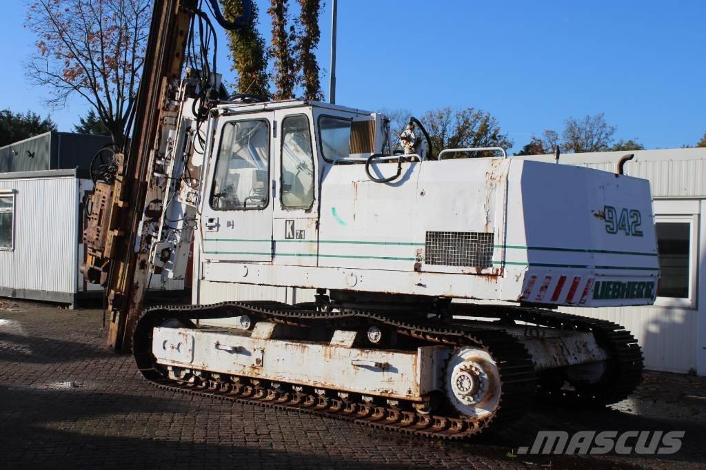 Liebherr R 942 Пилоти
