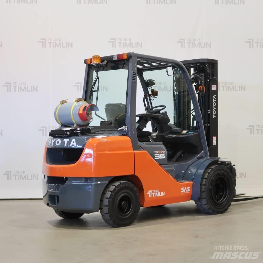Toyota 02-8FGJF35 Камиони с АГУ