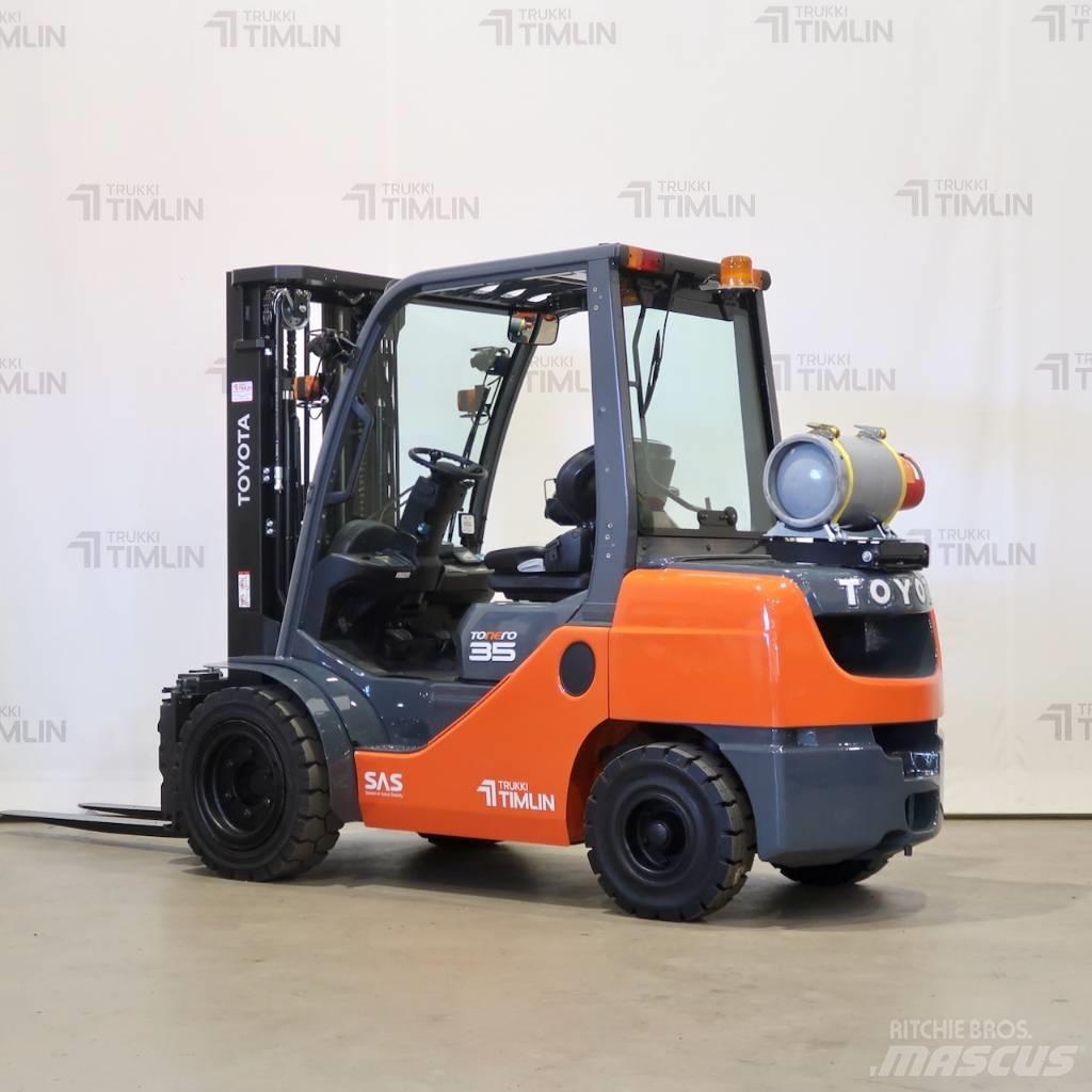 Toyota 02-8FGJF35 Камиони с АГУ