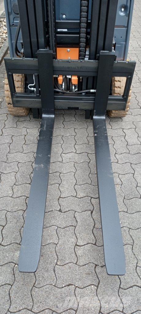 Toyota 8FBM16T Електрически вилични кари-повдигачи