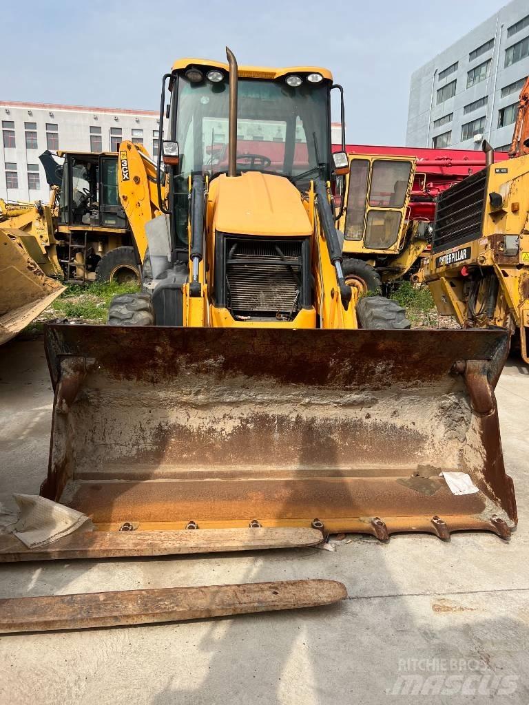 JCB 3CX Товарач със заден ексватор
