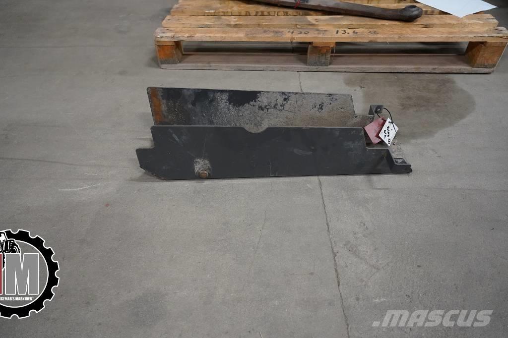 Valtra A 83 HT Skydd Шаси