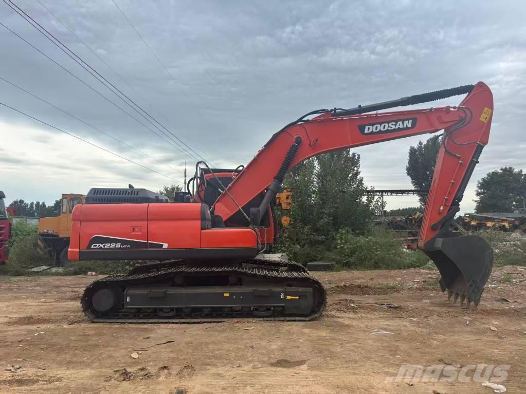 Doosan DX 225 Верижен екскаватор