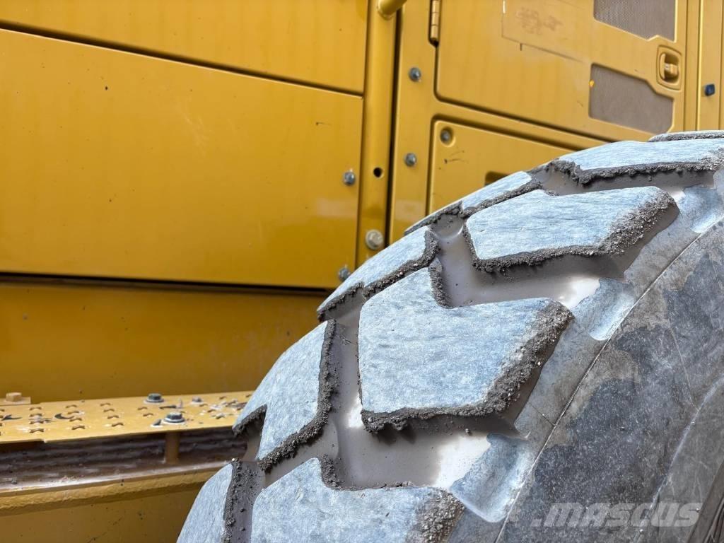 CAT 150 Грейдери