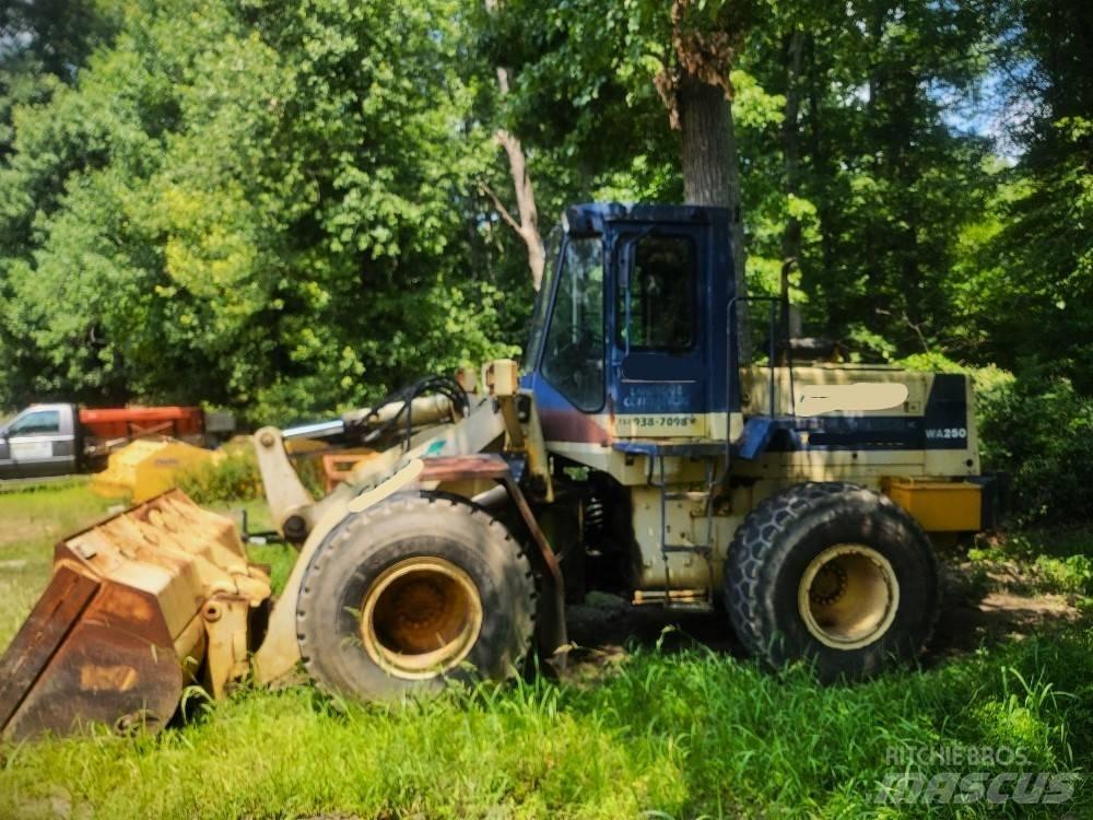Komatsu WA 250 Колесни товарачи