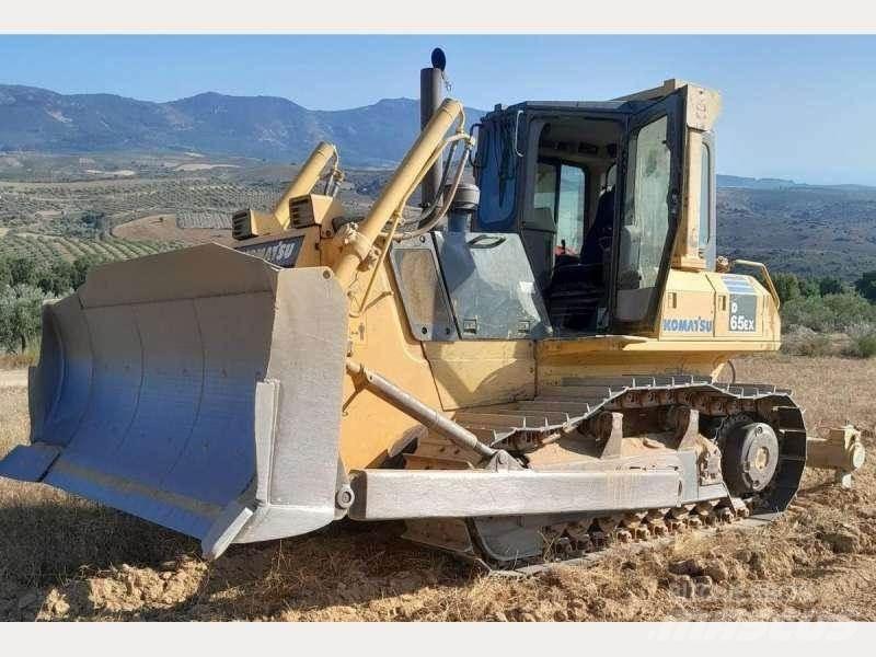 Komatsu D65EX-15 Верижни булдозери
