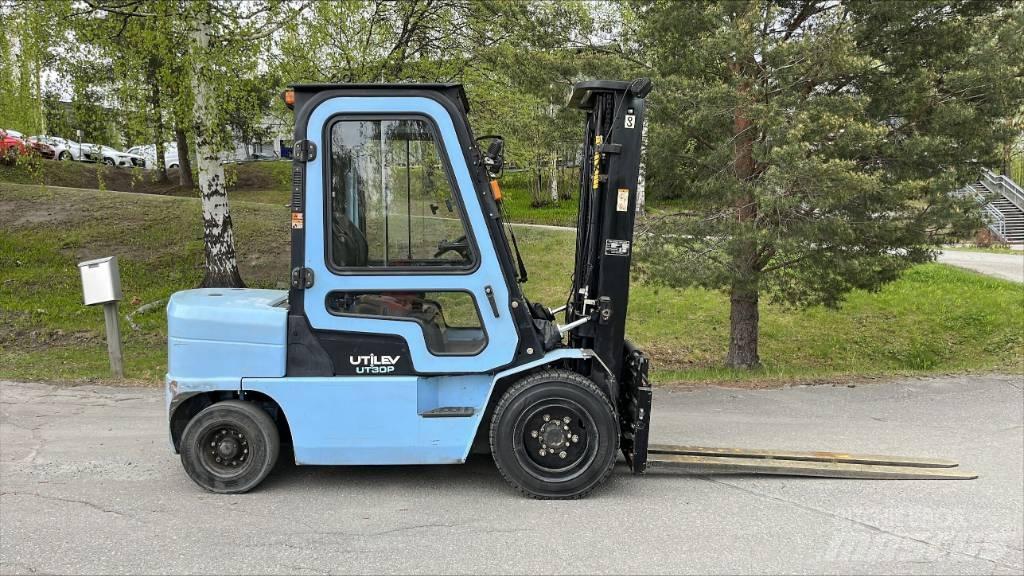 Utilev UT 30 PD Дизелови камиони