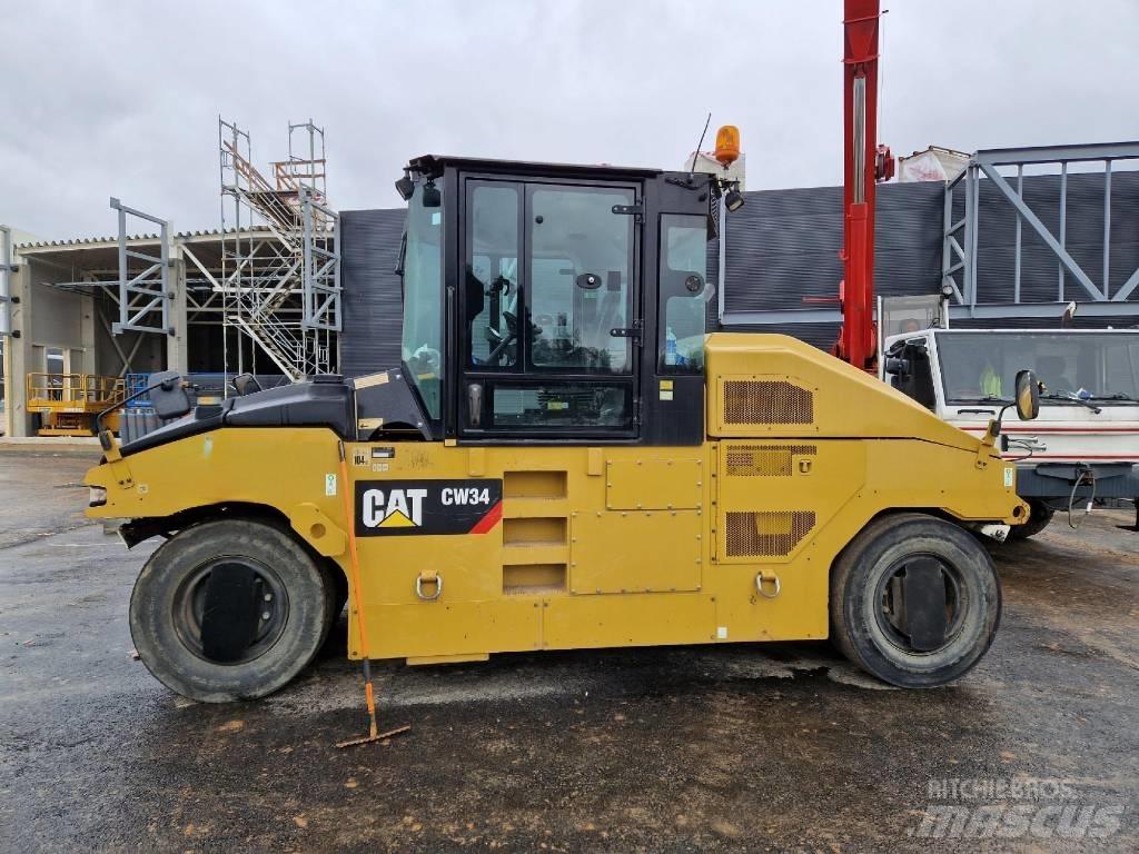 CAT CW34 Пневматични гумени  ролки
