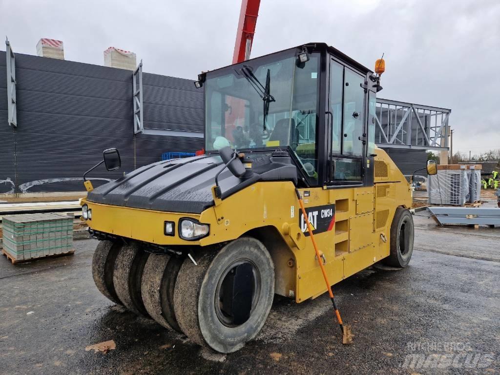 CAT CW34 Пневматични гумени  ролки
