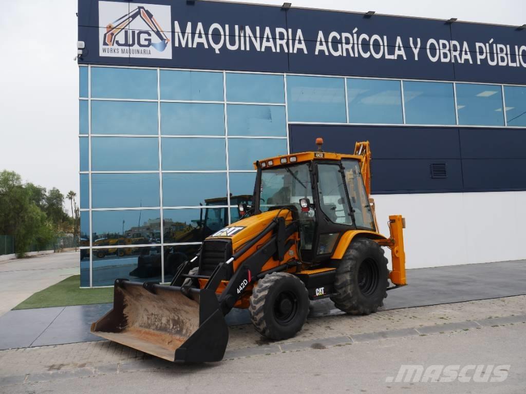 CAT 422 D Товарач със заден ексватор