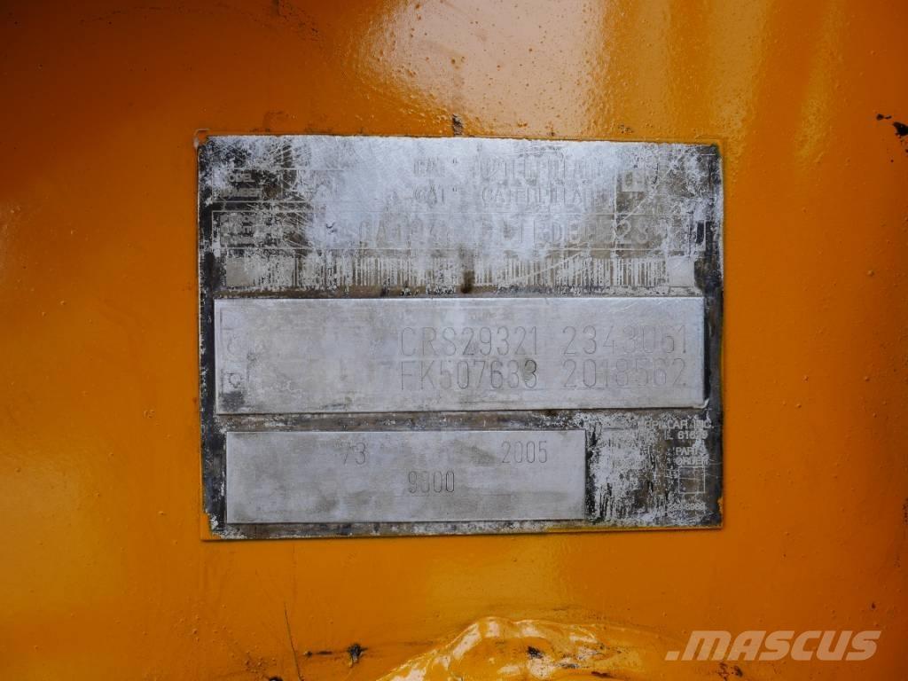 CAT 422 D Товарач със заден ексватор